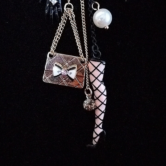 RARE Vintage! BETSEY JOHNSON Paris Is Always A Good Idea Drop Charm Necklace. - Picture 12 of 17
